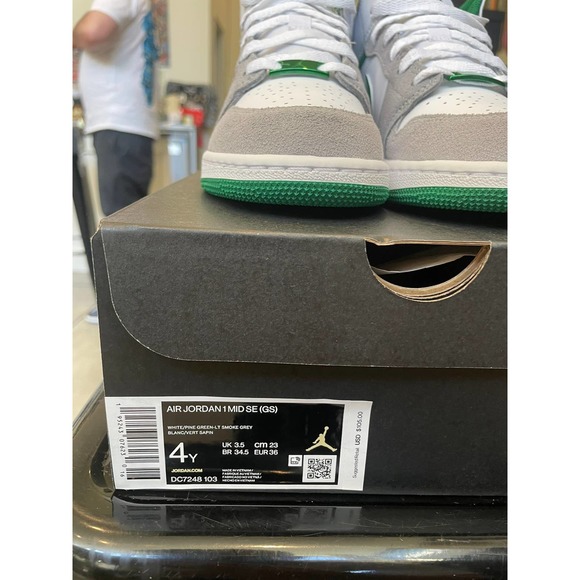 Jordan 1 Mid White Green Grey SZ 4y - Picture 7 of 8